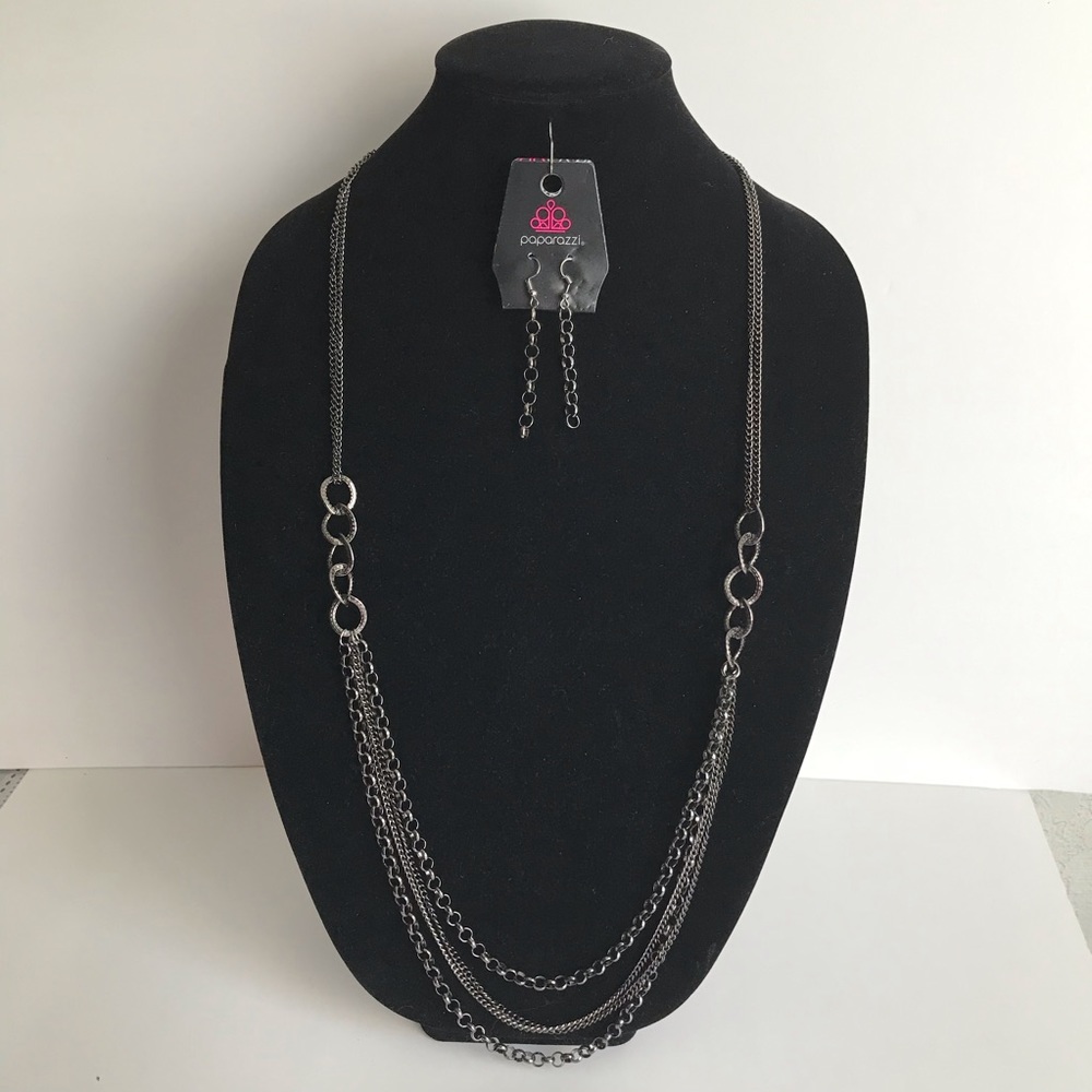 Paparazzi Necklace with matching earrings